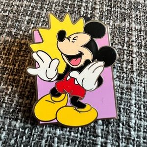 ❣️3/$18 ❣️ Disney Mickey Laughing Pin